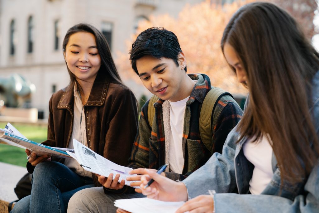 How Peer-to-Peer Tutoring is Transforming the Modern Classroom